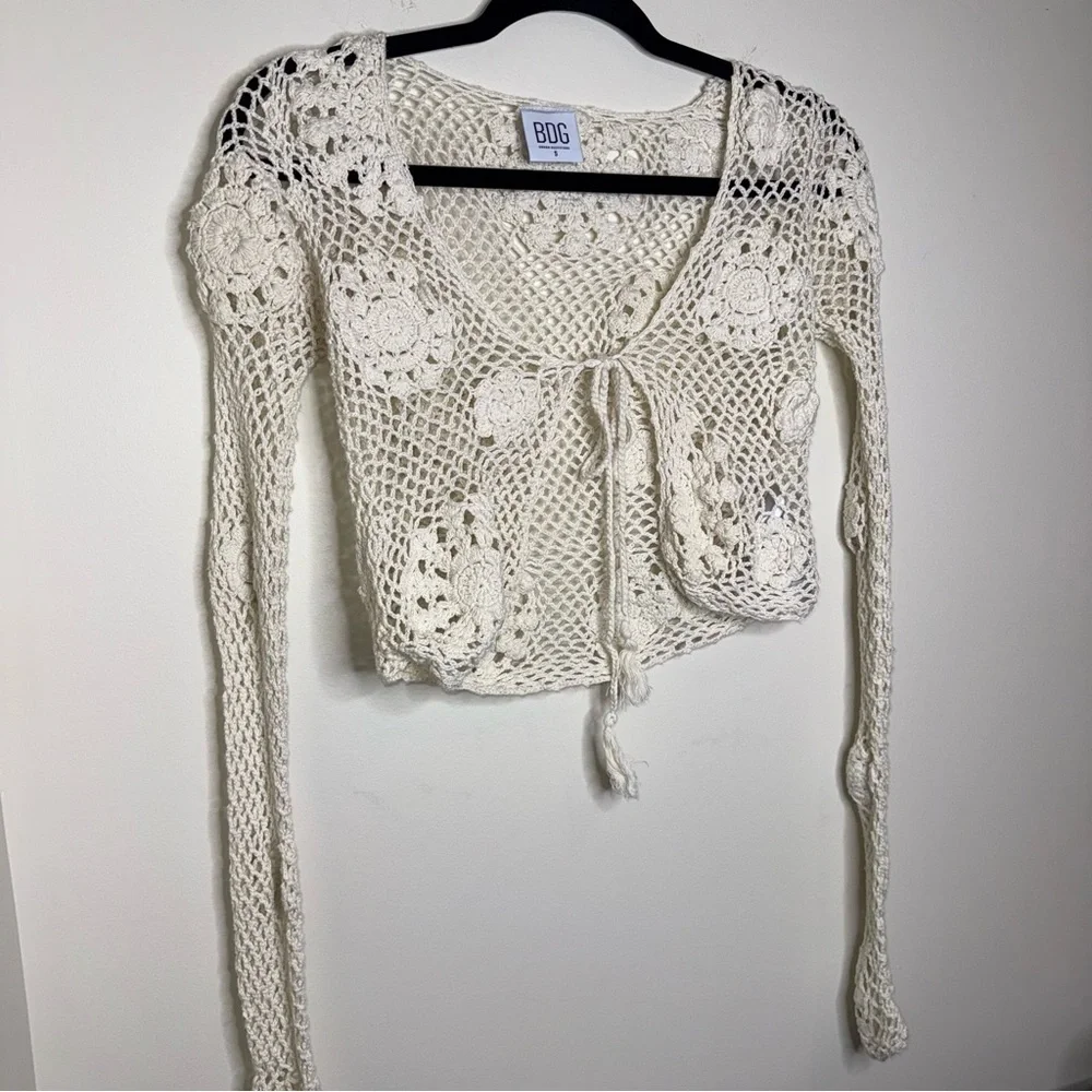 BDG Cream Crochet Floral Blouse - Picture 3 of 5